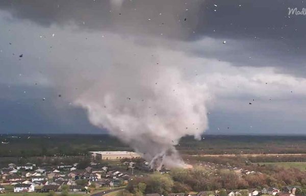 extreme-tornado-footage-captured-by-drone-may-be-the-best-view-ever