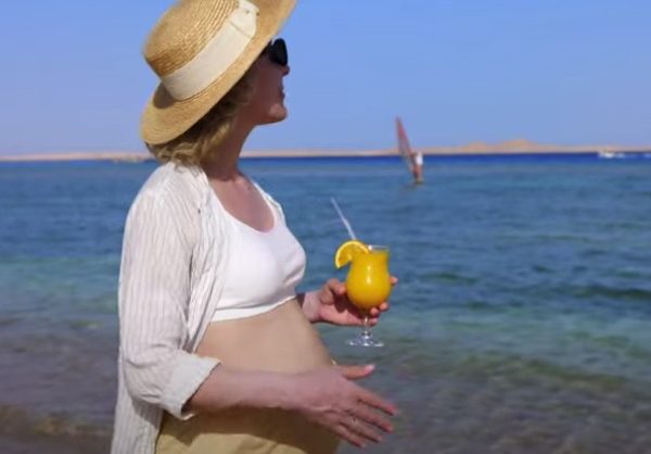 pregnant-woman-swims-past-tourists,-later-people-see-a-newborn-baby-pops-up-from-the-sea